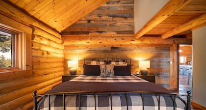 Rustic Luxury-Cozy Cabin-Amazing Views!!