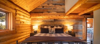 Rustic Luxury-Cozy Cabin-Amazing Views!!