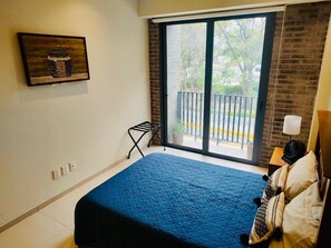 2 slaapkamers, een strijkplank/strijkijzer, reisbedje, gratis wifi