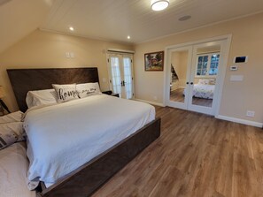 4 bedrooms, desk, iron/ironing board, free WiFi