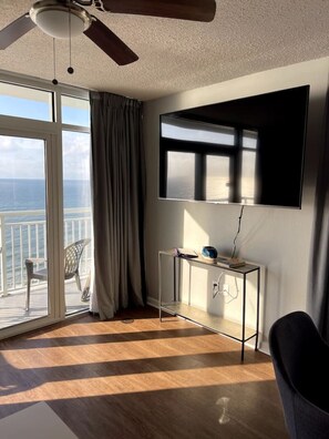 Smart TV, fireplace