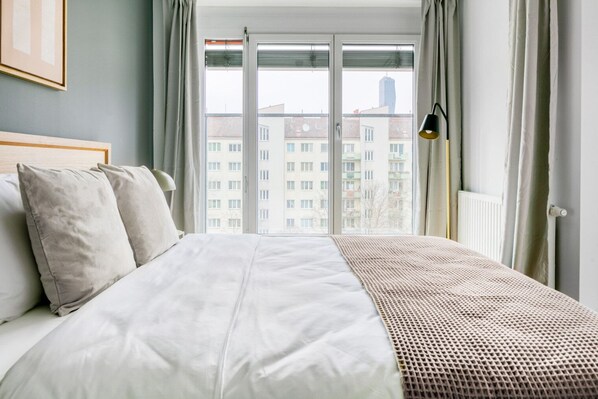 1 bedroom, iron/ironing board, WiFi, bed sheets - Chic Leopoldstadt 1BR w/ Balcony & Elevator, near Metro U1, by Blueground (Vienna)
