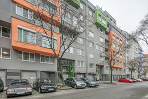 Exterior - Chic Leopoldstadt 1BR w/ Balcony & Elevator, near Metro U1, by Blueground (Vienna)