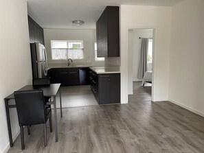 2 bedrooms, iron/ironing board, WiFi