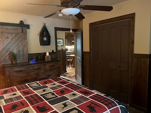1 chambre, fer et planche à repasser, Wi-Fi gratuit, draps fournis