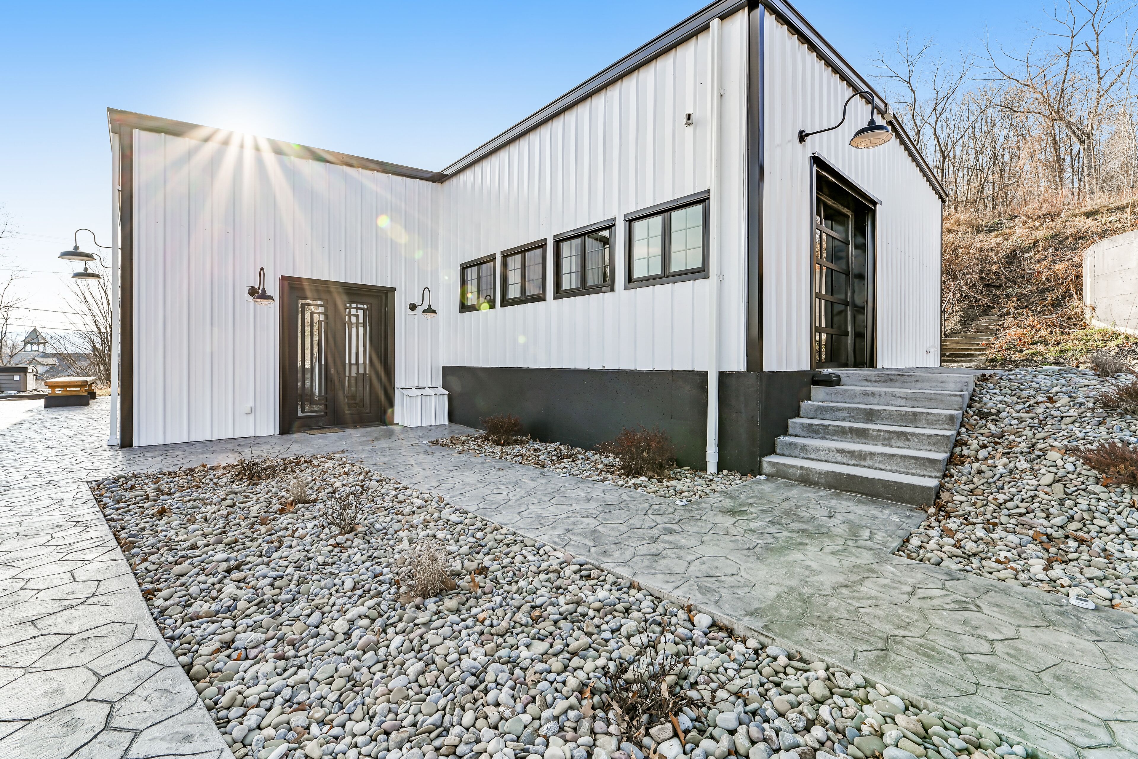 The Factory at Sable Estate w/patio, firepit, hot tub, game room, fast WiFi