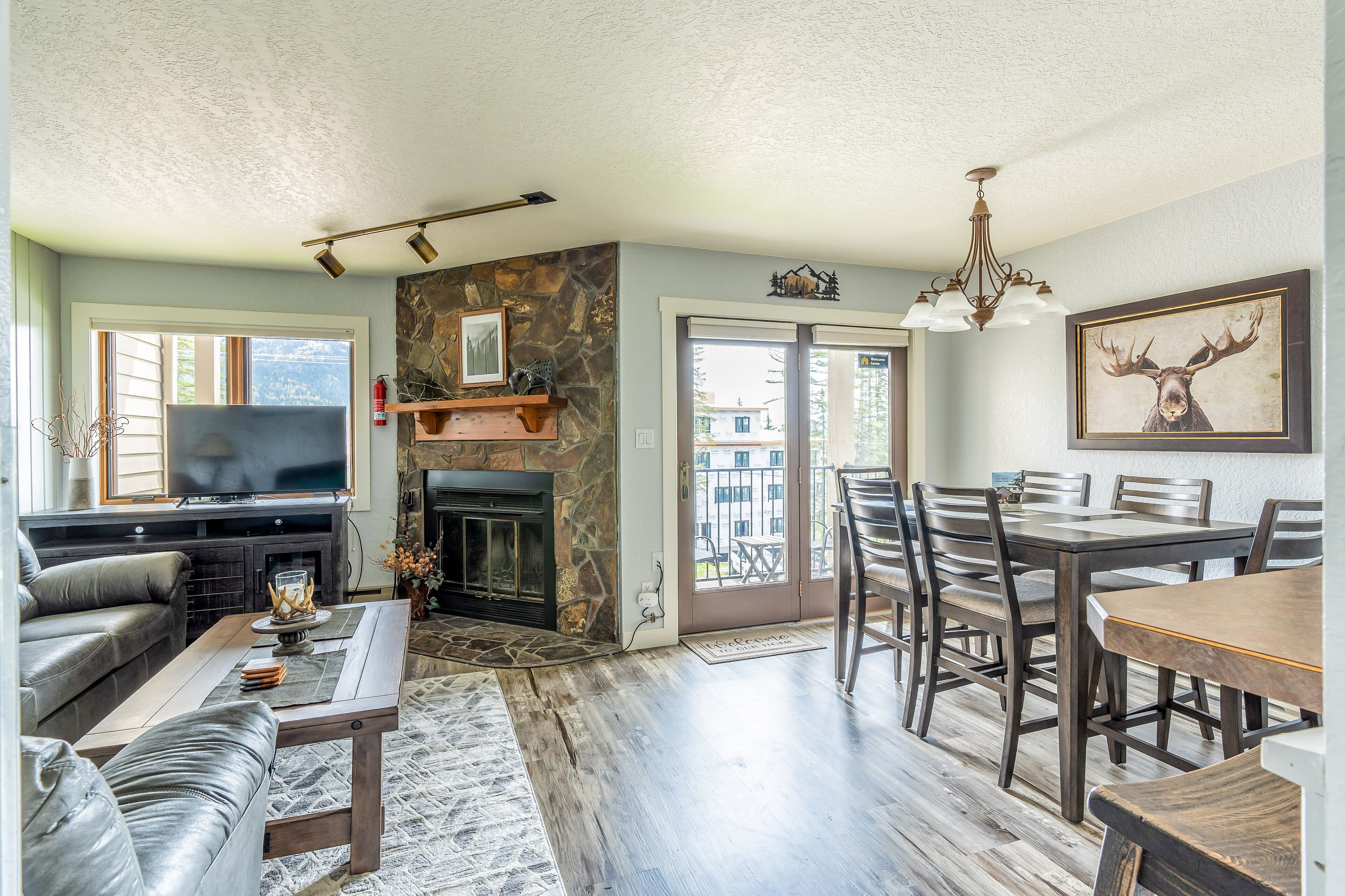 Télévision, cheminée