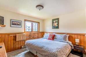 2 bedrooms, internet, bed sheets