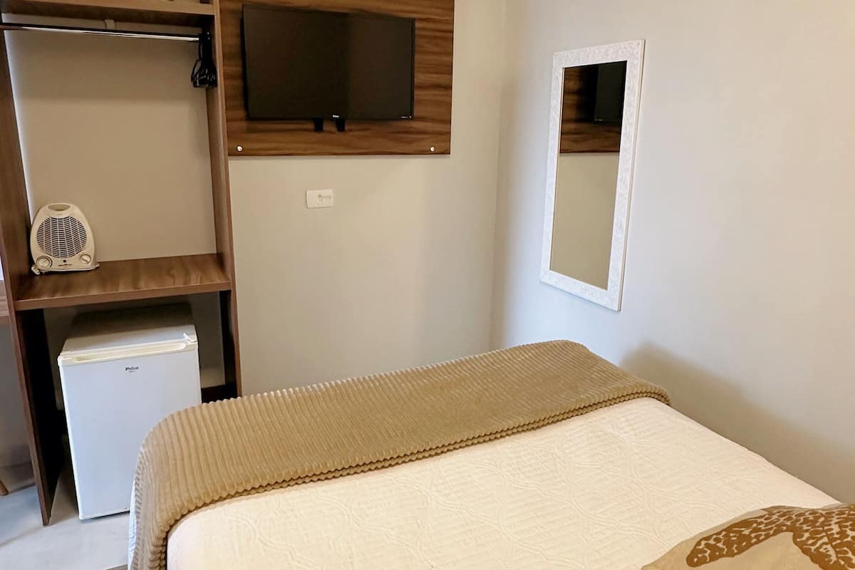 Economy Twin kamer | Een laptopwerkplek, gratis wifi, beddengoed