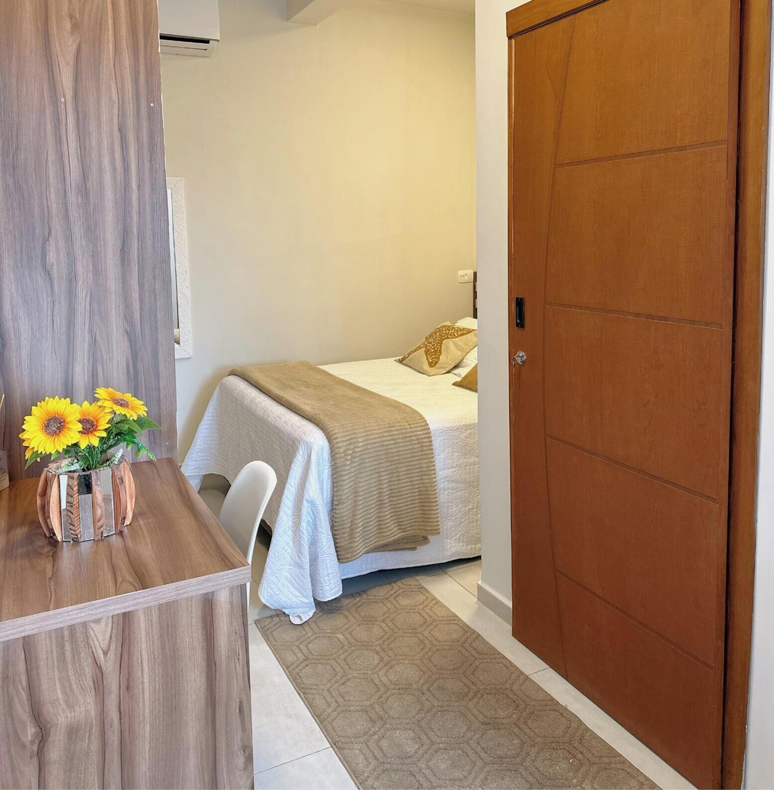 Economy Twin Room | Laptop workspace, free WiFi, bed sheets