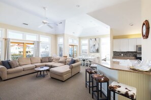 TV, libri, impianto stereo