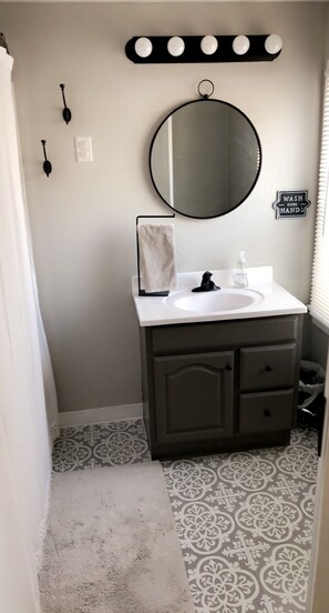 Combined shower/bathtub, hair dryer, towels, soap