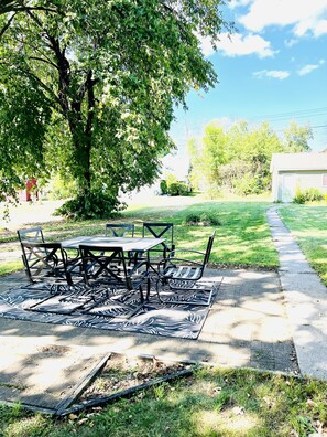 Outdoor dining - Gustafson's Getaway (Wabasha)