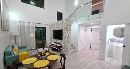 Modern 2BR Villa, Pool, Basketball & Pickleball