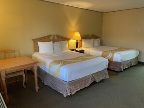 Free toiletries, towels - Simply Stay Inn & Suites (Conway)