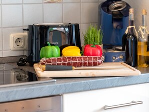 Kühlschrank, Mikrowelle, Ofen, Geschirrspüler