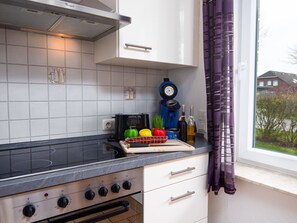 ثلاجة، ميكروويف، فرن، غسالة أطباق