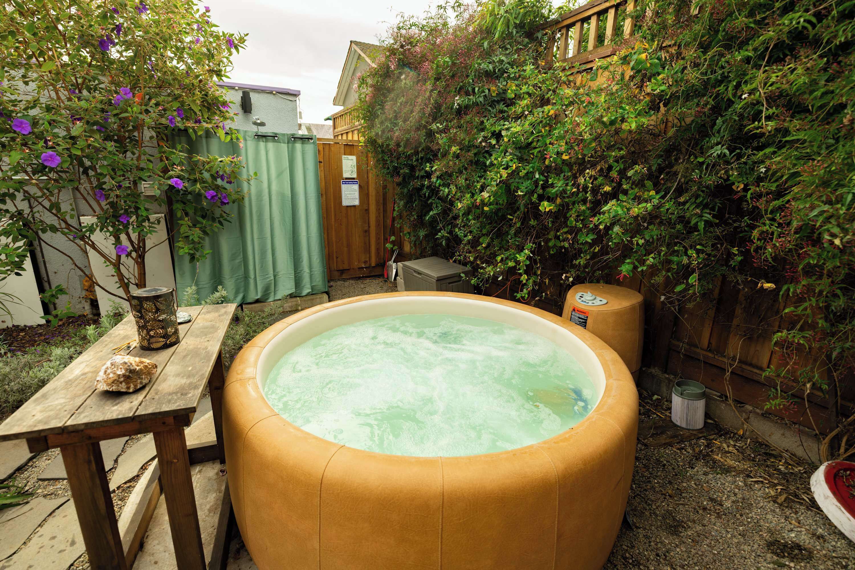 Outdoor spa tub