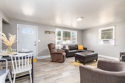 Classic 2-bedroom with extra large driveway