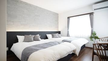 2 bedrooms, desk, laptop workspace, blackout curtains