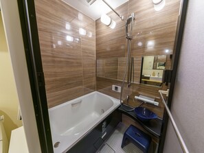 Basic Apartment | Bathroom | Separate tub and shower, free toiletries, hair dryer, slippers