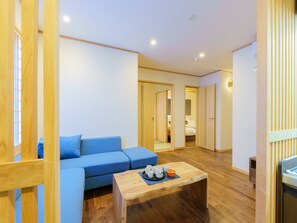 ซูพีเรียอพาร์ทเมนท์, 2 ห้องนอน, ปลอดบุหรี่, ห้องน้ำส่วนตัว | 1 ห้องนอน, โต๊ะทำงาน, Wi-Fi ฟรี, ผ้าปูที่นอน