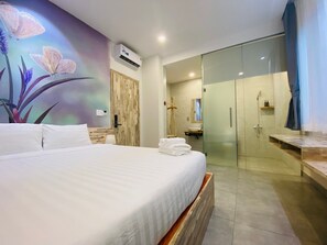 Standard-Doppelzimmer | Badezimmer | Badewanne und Dusche (separat), Designer-Toilettenartikel, Hausschuhe
