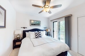 2 bedrooms, iron/ironing board, internet, bed sheets - Second-floor condo with hot tub, pool, free WiFi, & gas fireplace - near slopes (Sun Valley)