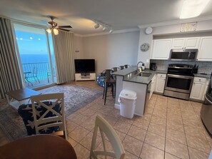 Fridge, microwave, oven, stovetop - TideWater Beachfront 2 Bedroom 3 Bathroom, Plus Twin Bunk Bed (Panama City Beach)