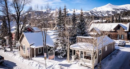 Cozy Cottage on Main Street! 1 Min walk to Gondola! New AC and Furnace Heat!