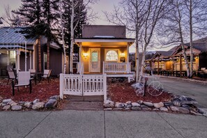 Outdoor dining - Cozy Cottage on Main Street! 1 Min walk to Gondola! New AC and Furnace Heat! (Breckenridge)