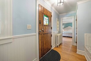 5 Schlafzimmer, Bügeleisen/Bügelbrett, kostenloses WLAN, Bettwäsche