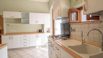 Kühlschrank, Mikrowelle, Ofen, Toaster