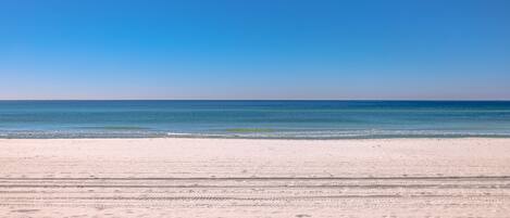 På stranden