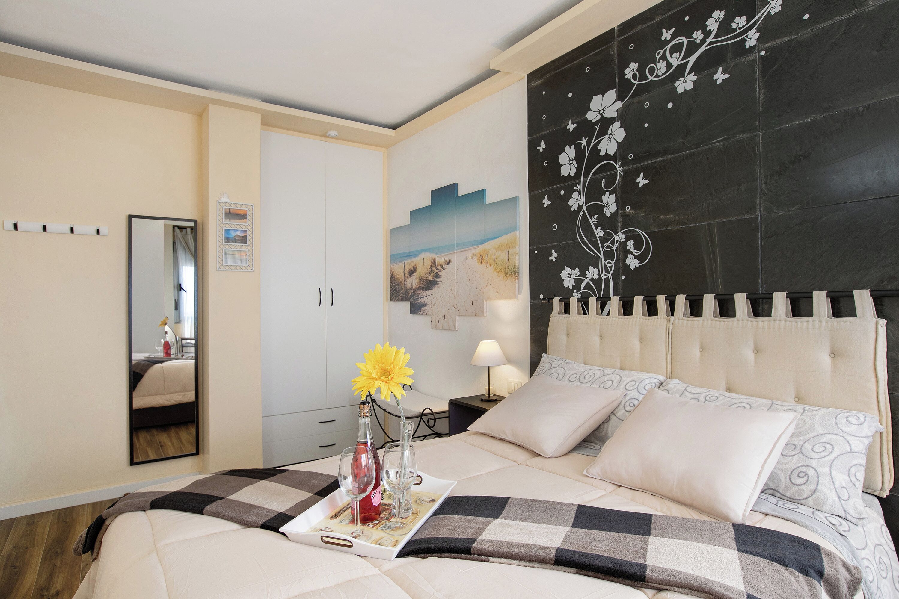 2 slaapkamers, een strijkplank/strijkijzer, gratis wifi, beddengoed