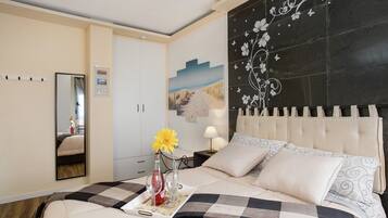 2 bedrooms, iron/ironing board, free WiFi, bed sheets
