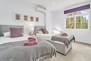 4 slaapkamers, een strijkplank/strijkijzer, gratis wifi, beddengoed
