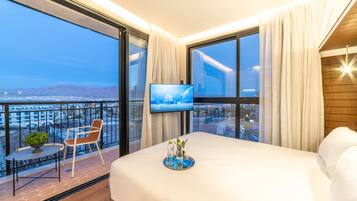 Classic Double Room, Balcony | 1 bedroom, in-room safe, blackout drapes, iron/ironing board