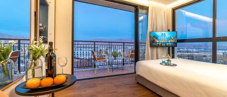 Klassieke tweepersoonskamer, balkon | Een kluis op de kamer, verduisterende gordijnen