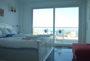 4 makuuhuonetta, silitysrauta/-lauta, ilmainen Wi-Fi, vuodevaatteet