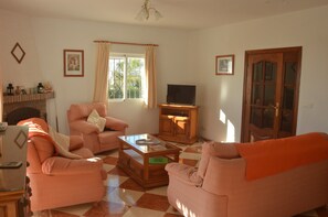 TV, fireplace, DVD player, stereo - Villa 'Casa El Pescador' with Sea and Mountain View, Pool and Garden (Salobreña)