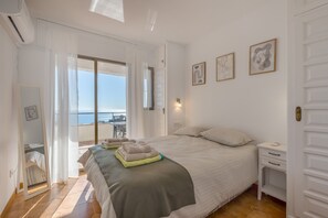 3 makuuhuonetta, silitysrauta/-lauta, ilmainen Wi-Fi, vuodevaatteet