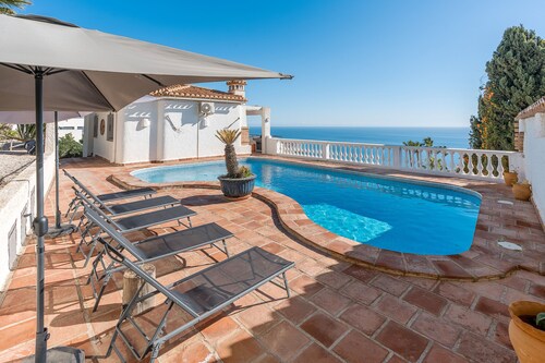 Villa 'Casa Romantica' with Sea View, Wi-Fi and Air Conditioning
