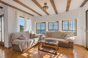 Takka, DVD-soitin, stereot