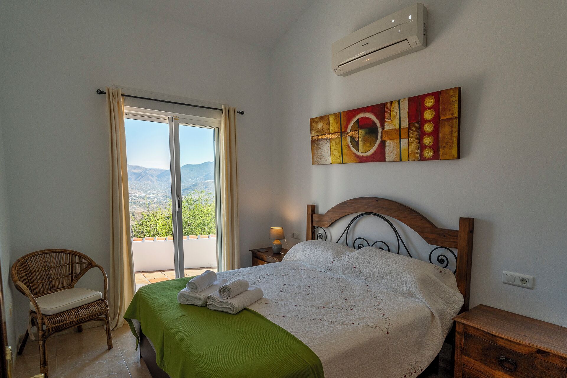 3 dormitorios, tabla de planchar con plancha, wifi gratis y ropa de cama