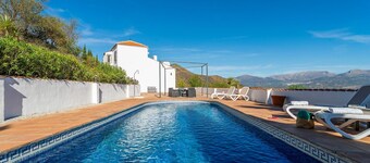 Villa 'Bravo spectacular views' with Lake and Mountain View, Pool, Garden & Wi-Fi