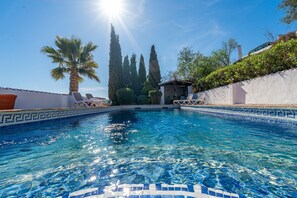 Pool - Villa 'Bravo spectacular views' with Lake and Mountain View, Pool, Garden & Wi-Fi (La Viñuela)