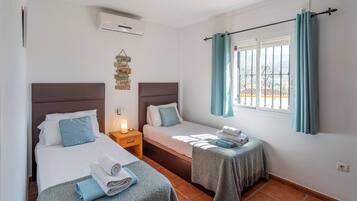 2 bedrooms, iron/ironing board, free WiFi, bed sheets