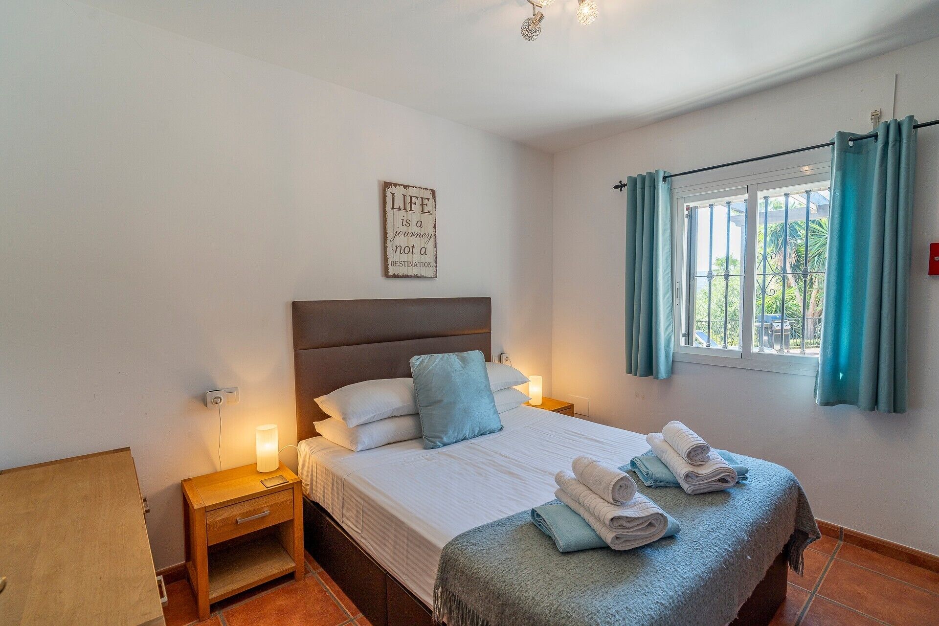 2 dormitorios, tabla de planchar con plancha, wifi gratis y ropa de cama