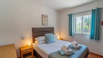 2 dormitorios, tabla de planchar con plancha, wifi gratis y ropa de cama